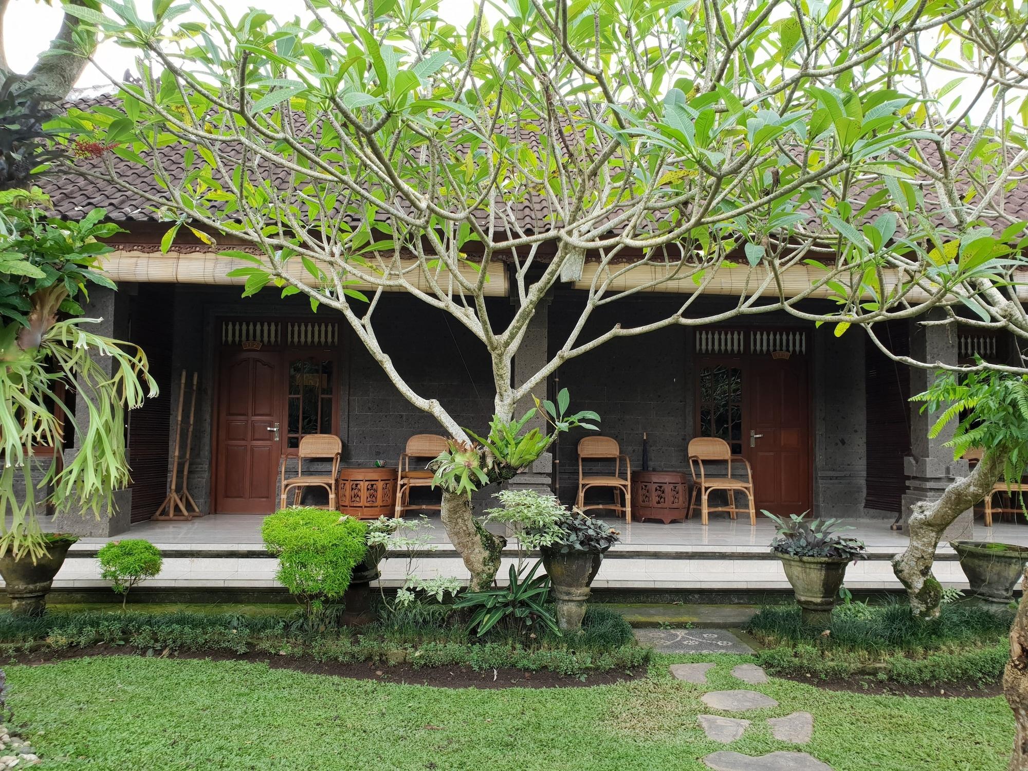 Liyer House Hotel Lodtunduh Ngoại thất bức ảnh
