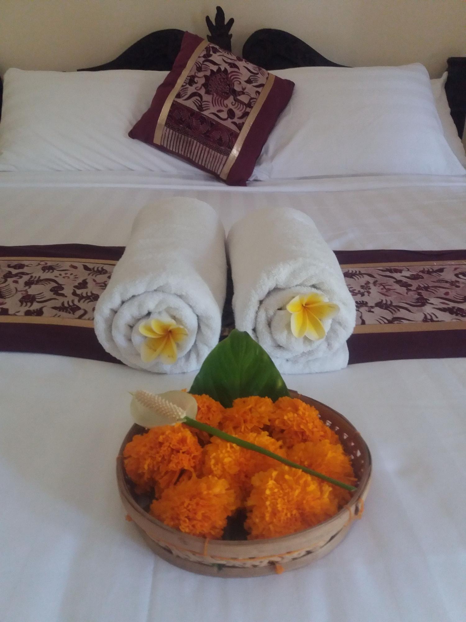 Liyer House Hotel Lodtunduh Ngoại thất bức ảnh