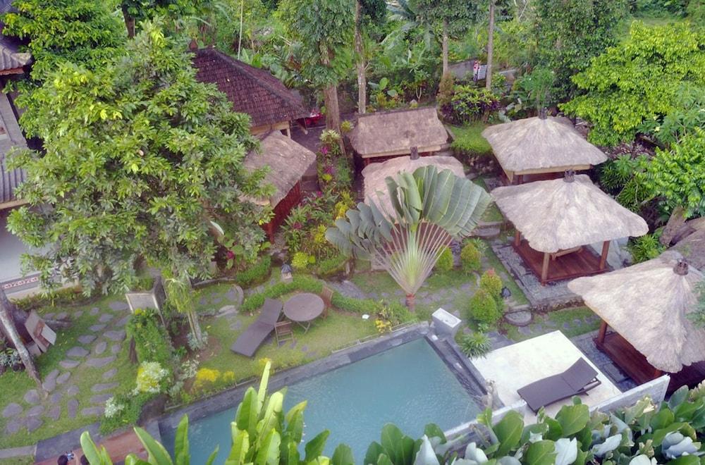 Liyer House Hotel Lodtunduh Ngoại thất bức ảnh