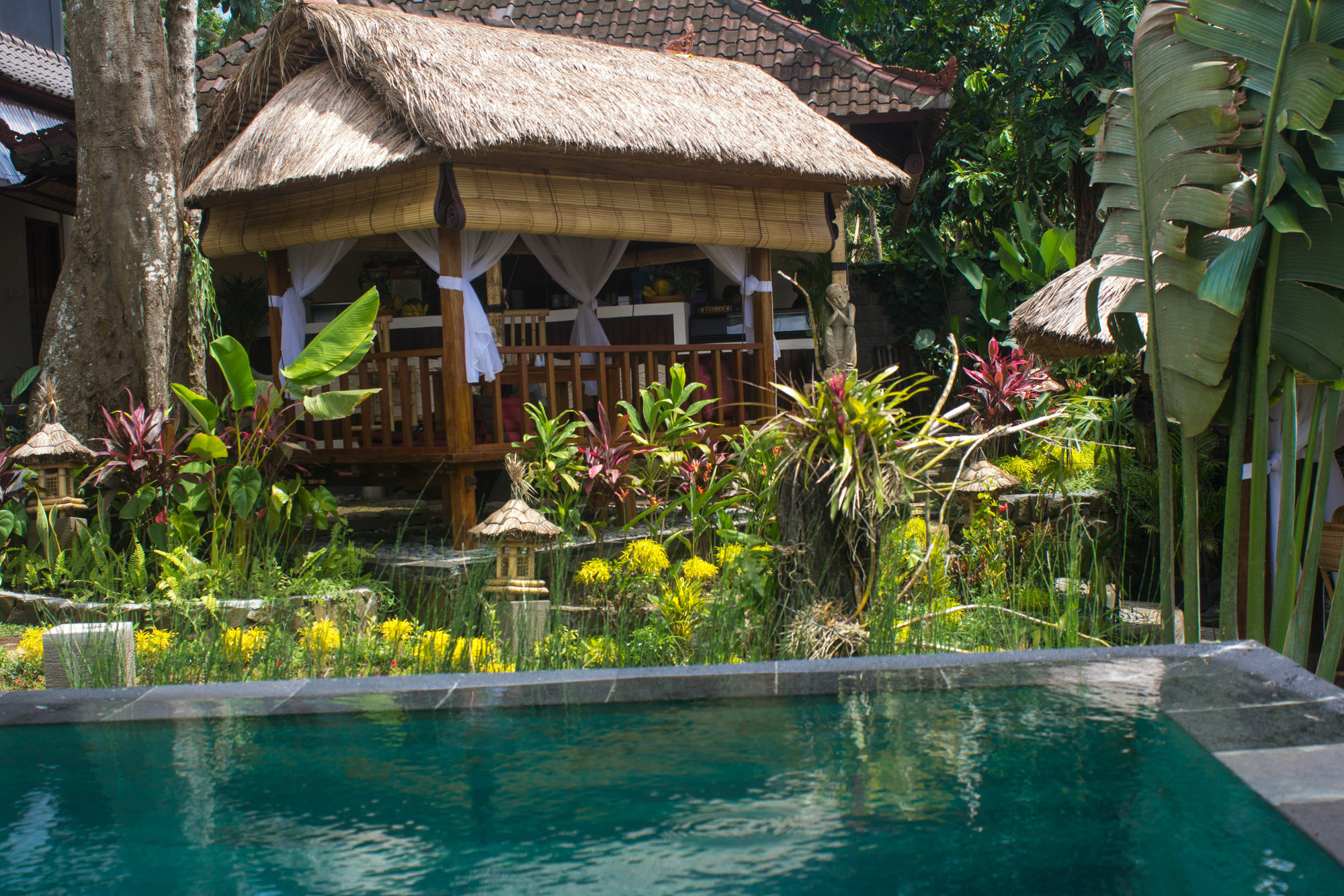 Liyer House Hotel Lodtunduh Ngoại thất bức ảnh